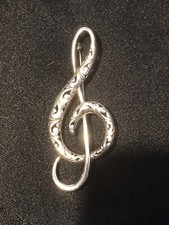 Jolie Broche Ajourée Clé De