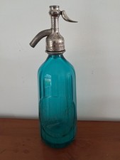 bouteille à eau de seltz bleue BOUVIER à CHATEAUNEUF DU FAOU