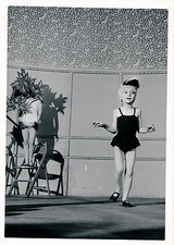 Fillette sur scène - 1950,