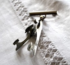 Broche vintage patineuse en métal argenté Patinage Patin à glace Hockey