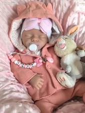 Magnifique petite fille entièrement en silicone de platine très souple et flexib