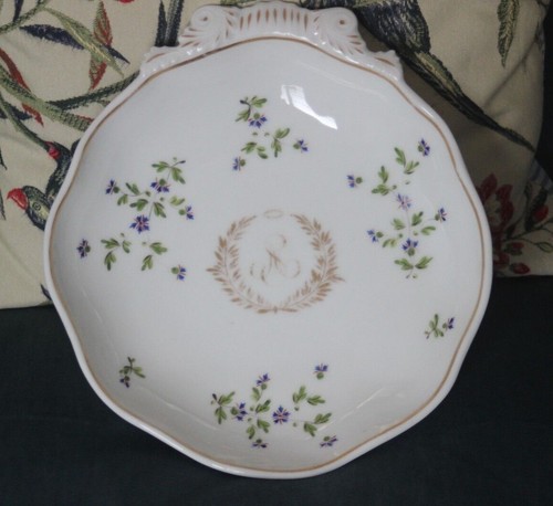 Plat coquille porcelaine - , de