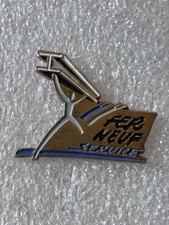 Pin’s Rail Fer Neuf Service Railroad Locomotive Train Wagon Gare Chemin Métal