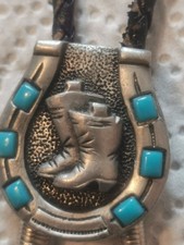 Bolo Tie Vintage FORITT .Bottes Cow-boy & Fer A Cheval  Pierre Turquoise