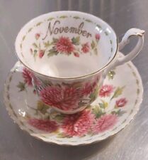 Tasse et Soucoupe a thé Porcelaine Royal Albert Flower of the Month Novembre