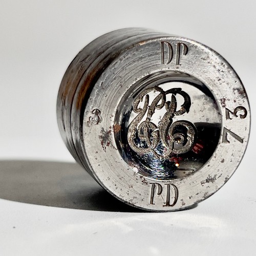 Matrice bouton monogramme - bouton, dp