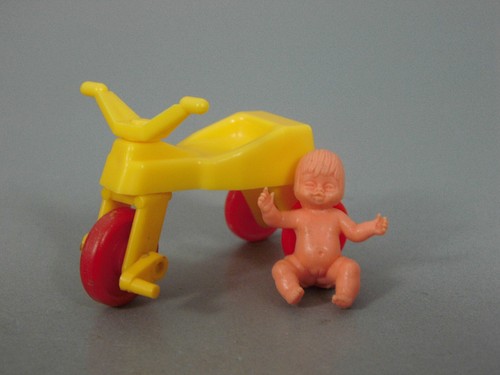 Bébés bébé avec - bÉbÉs, tricycle