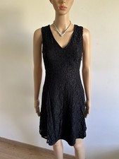 Robe noire en dentelle sans