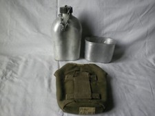 Une gourde et son quart, dans