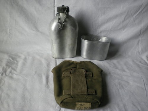 Une gourde son - gourde, quart,