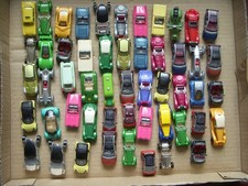 LOT MINIATURES AUTOMOBILES JOUETS MONTABLE " KINDER " FERRERO " 
