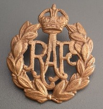 WW2 Insigne Anglais RAF Royal Air Force 2° Guerre métal Cap Badge ORIGINAL GB UK