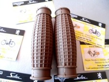 POIGNÉE CAOUTCHOUC GAUFRÉE