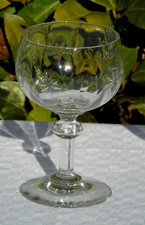Meisenthal? Verre à eau en verre taillé.  Haut. 13,3 cm - Diam buvant. 7,8 cm