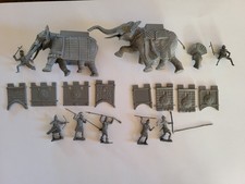 Figurines soldats 1/72 Antiquité : 270 piétons, 33 cavaliers, 2 éléphants.