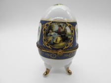 MAGNIFIQUE BOITE A BIJOUX FORME D' OEUF SCENE GALANTE EN PORCELAINE