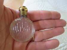 ancien flacon à sel ou parfum en verre er bouchon doré