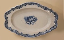 Plat en faïence Moustier