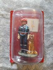Figurine en plomb BOM013 Pompier avec chien de secours 