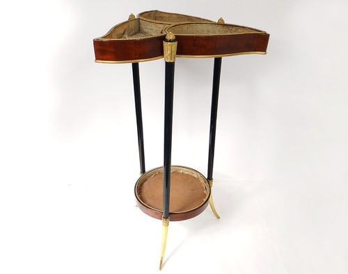 Petite table tricoteuse