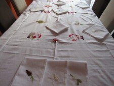 Belle  NAPPE DE TABLE blanche