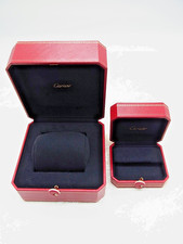 Bracelet Cartier ou montre et boucles d'oreilles présentoir boîte de...