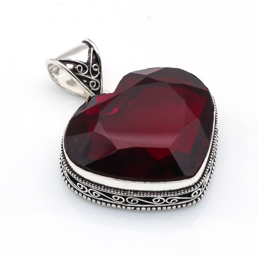 Pendentif bijoux fait - , en