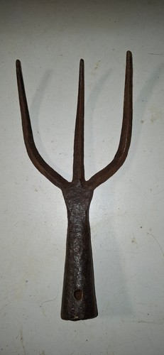 Fourche trois dents forges - ,