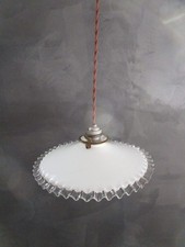 Suspension ancienne en opaline blanche