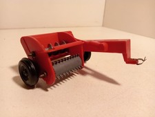 Jouef Presse Ramasseuse Pick Up 45 tracteur IH Mc Cormick Farmall 1/32 TBE Tole