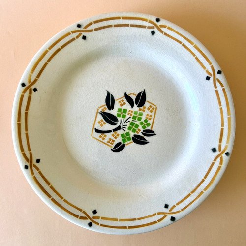 Assiette sur pied ancienne - ,