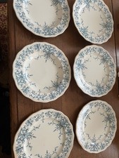 lot 4 assiettes et 2 plats