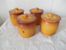 4 ANCIENS PETITS POTS EN PORCELAINE en forme de tonneaux