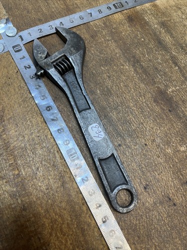 294 old tool - old, ancien