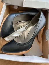 Escarpins noirs avec talons bois hauteur 9cm Taille 38 marque Urban by Gémo