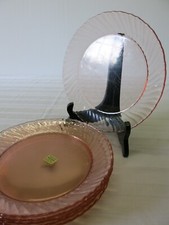 6 assiettes à dessert de chez Arcoroc modèle Rosaline en bon état.