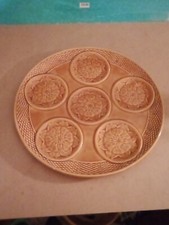 plat de service et 2 assiettes