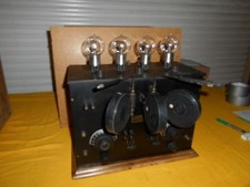 Poste de radio marque Mercure Paris à 4 lampes extérieures TM Très rare.