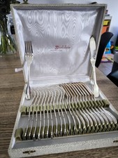 Ménagère À Poisson