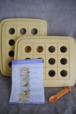 ?TUPPERWARE Ravioles Party 12 Trous Jaune Plaque Moule  + Cuillère Lot 2