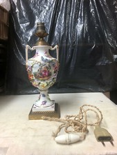 Ancien pied de lampe en porcelaine fleurs Saxe, Meissen, Sèvres... à identifier
