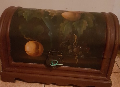 Vieux coffret bois avec - , un