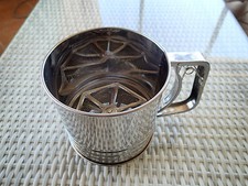 TAMIS A FARINE AUTOMATIQUE - AVEC POIGNEE - INOX - COMME NEUF - UTILISE 1 FOIS