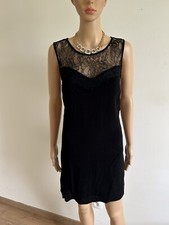 Robe noire sans manches avec