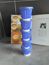 lot de moules et livre