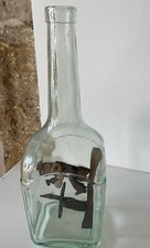 Ancienne Bouteille en Verre avec Sujet en Bois à l'Intérieur Personnage