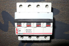 DISJONCTEUR TETRAPOLAIRE 40A