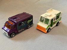 Hot Wheels Truck Collection / Espresso Stop Food Truck & Purple Speedy Graffiti