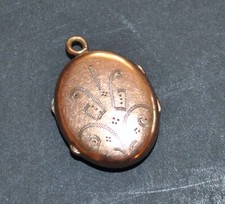 Pendentif Médaillon Cassolette Porte-photo guilloché en Plaqué Or 1930-40