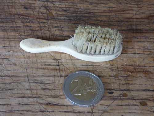 Petite brosse cheveux - brosse,